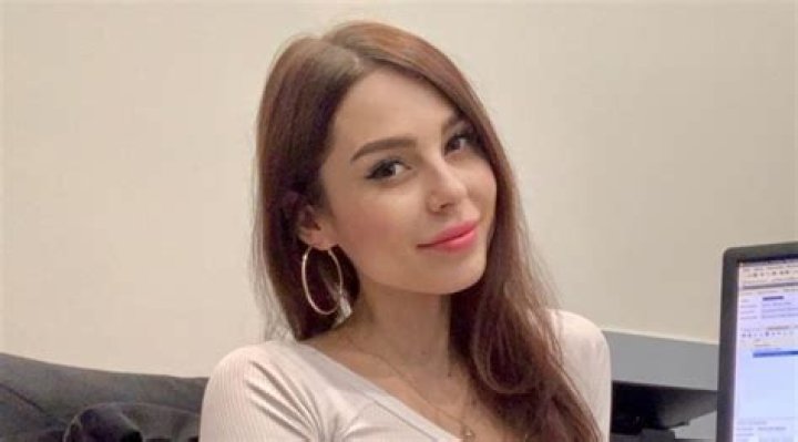 Alena Kosha: Unpacking an Online Presence