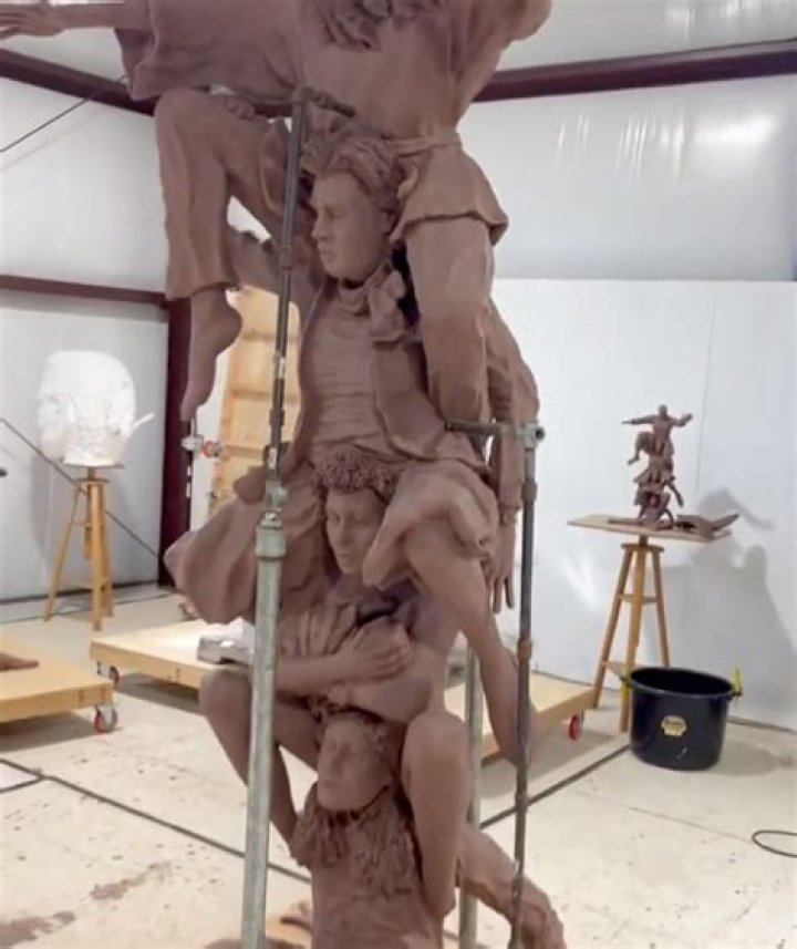 Unveiling the Story Behind Laure Mattos: Exploring the Richness of the Name Laure